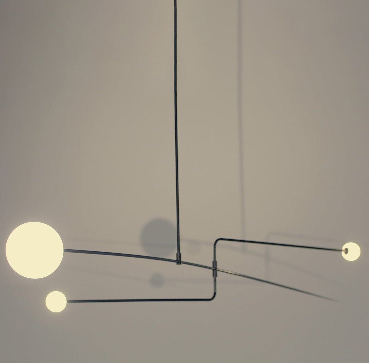Lustra Chandelier Mobile Black Minimalist