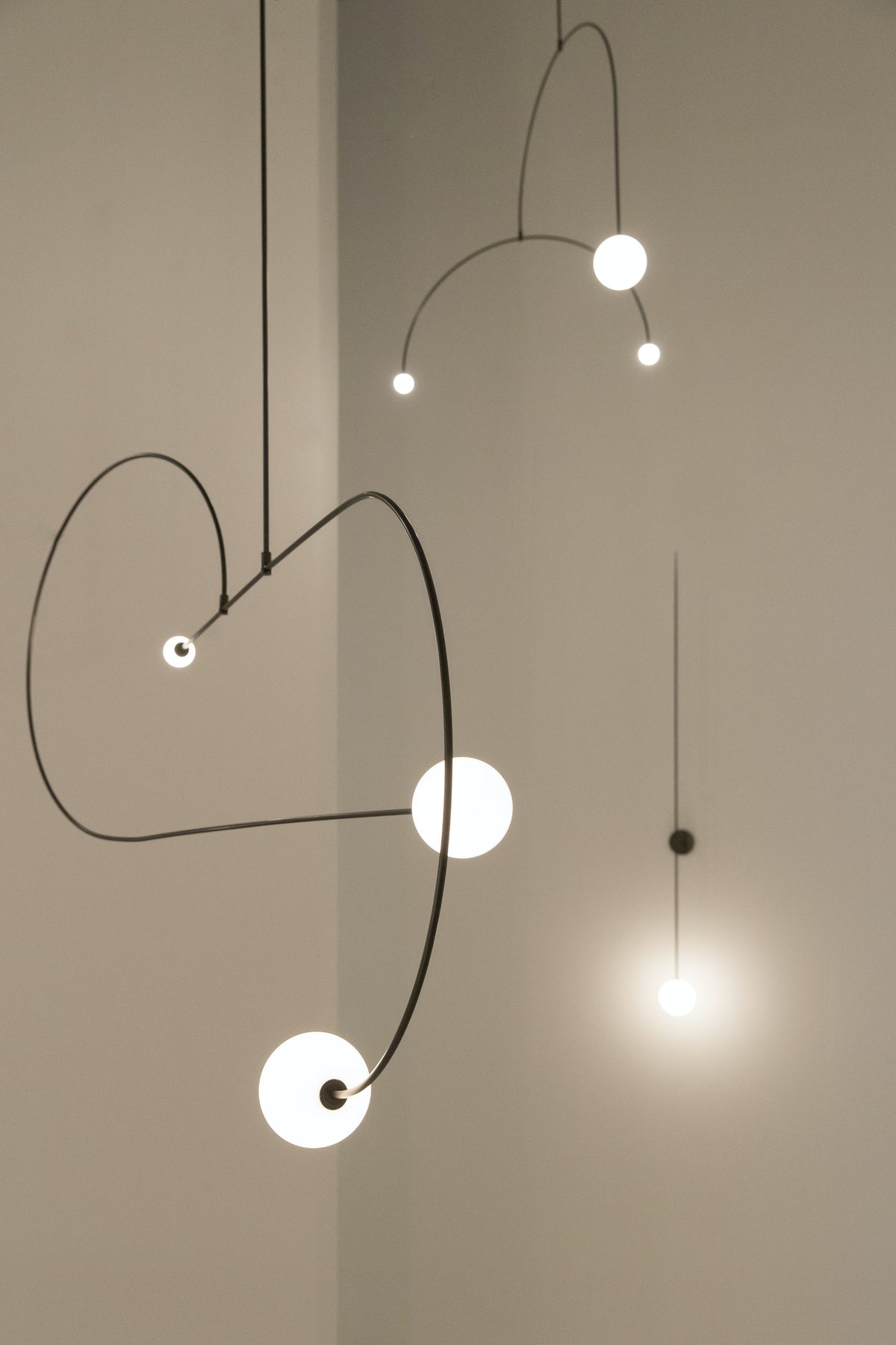 Lustra Chandelier Mobile Black Minimalist