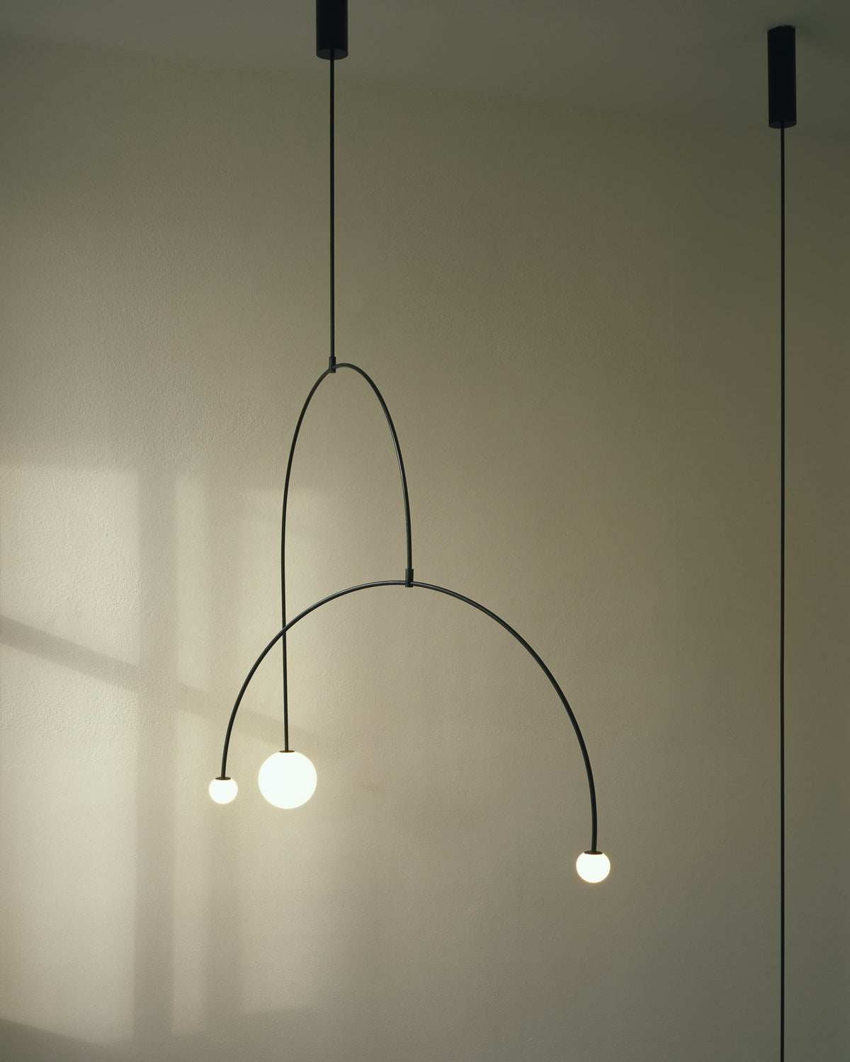 Lustra Chandelier Mobile Black Minimalist