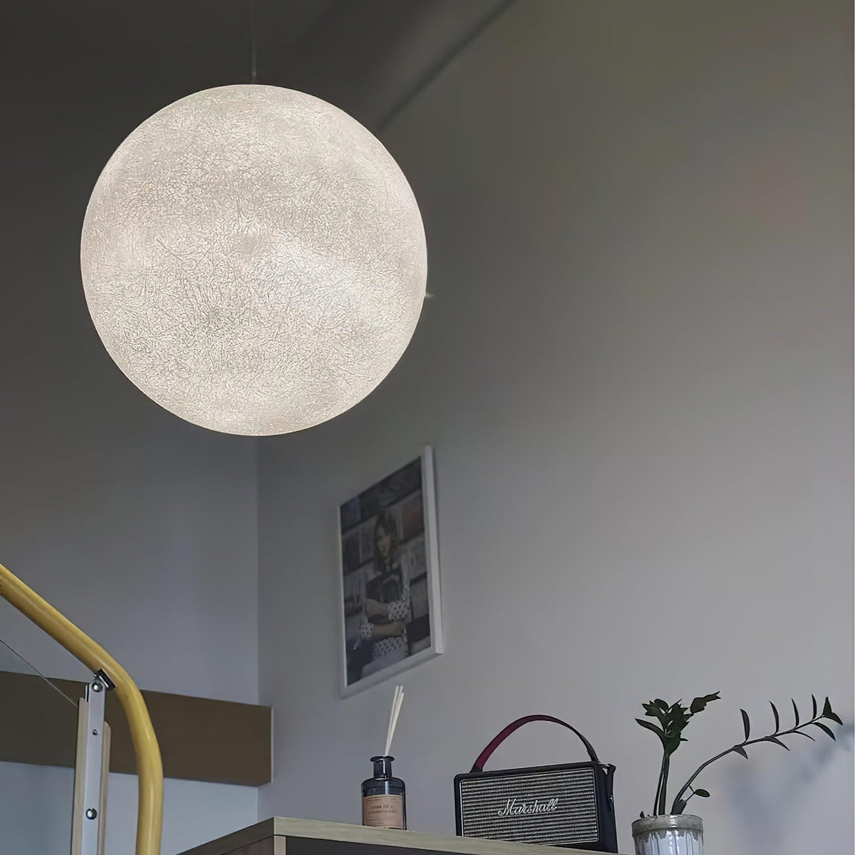 Miralaine lámpara colgante en forma de luna para salón