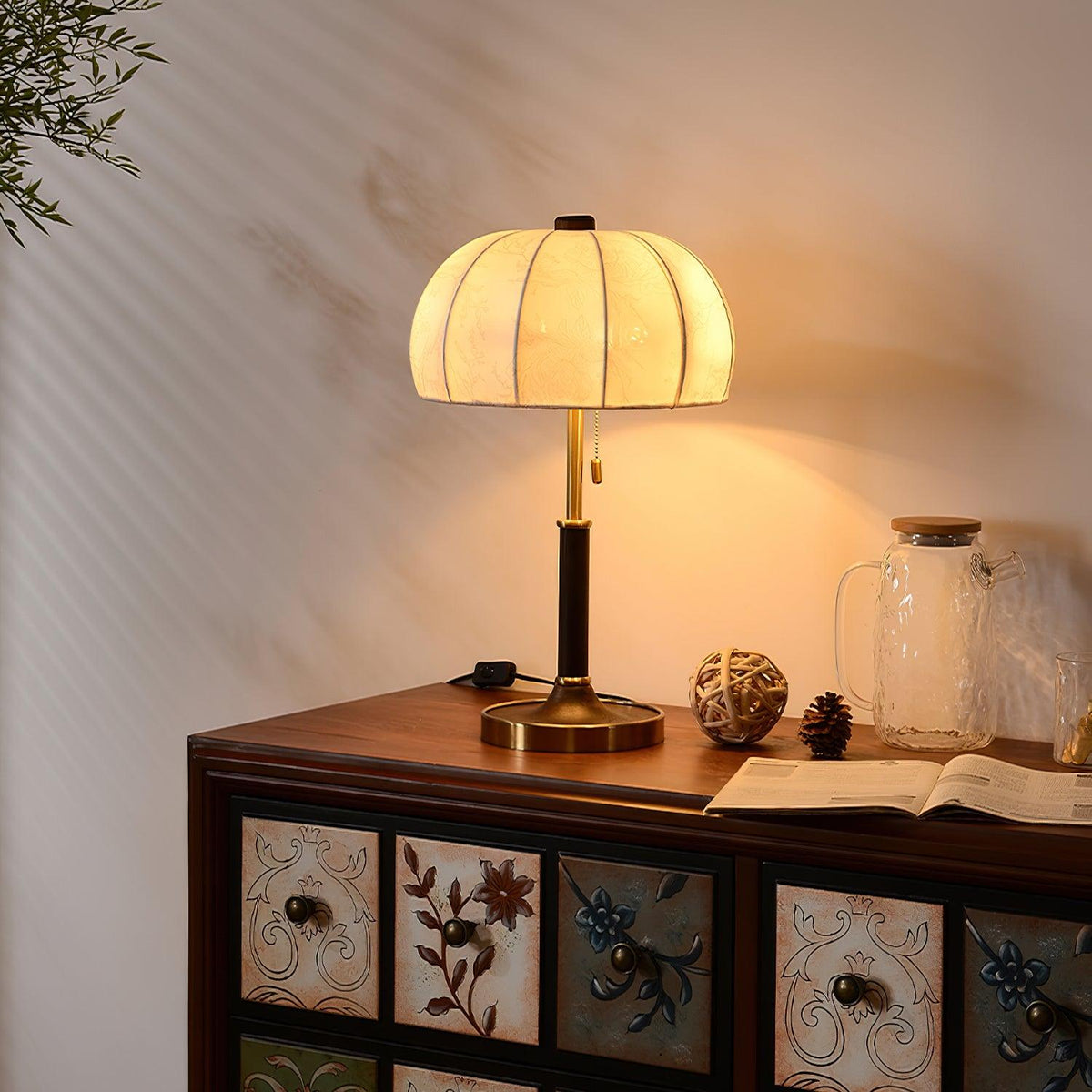 Nalemu lámpara de mesa de madera y tejido