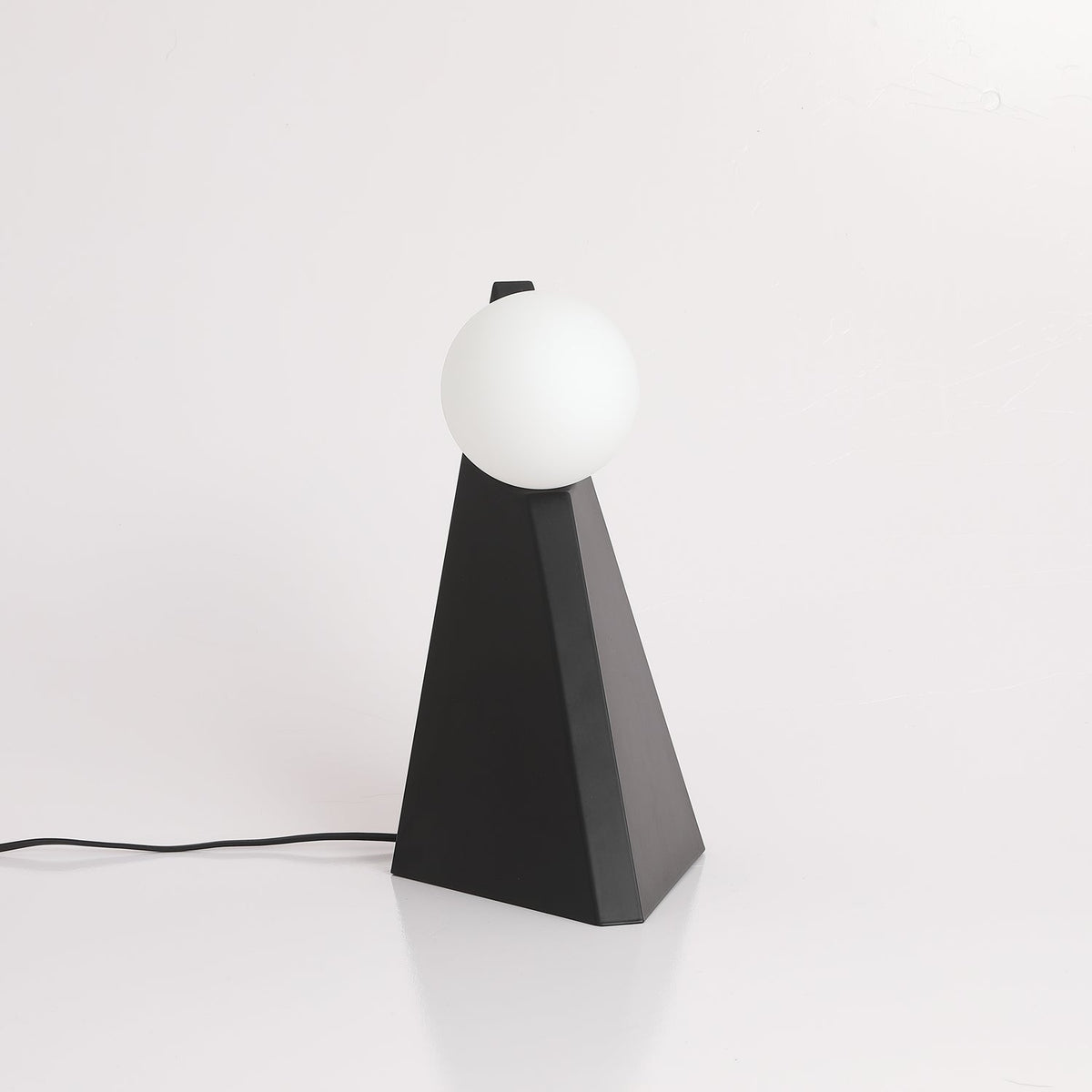 Nixie lámpara de mesa con vidrio geométrico