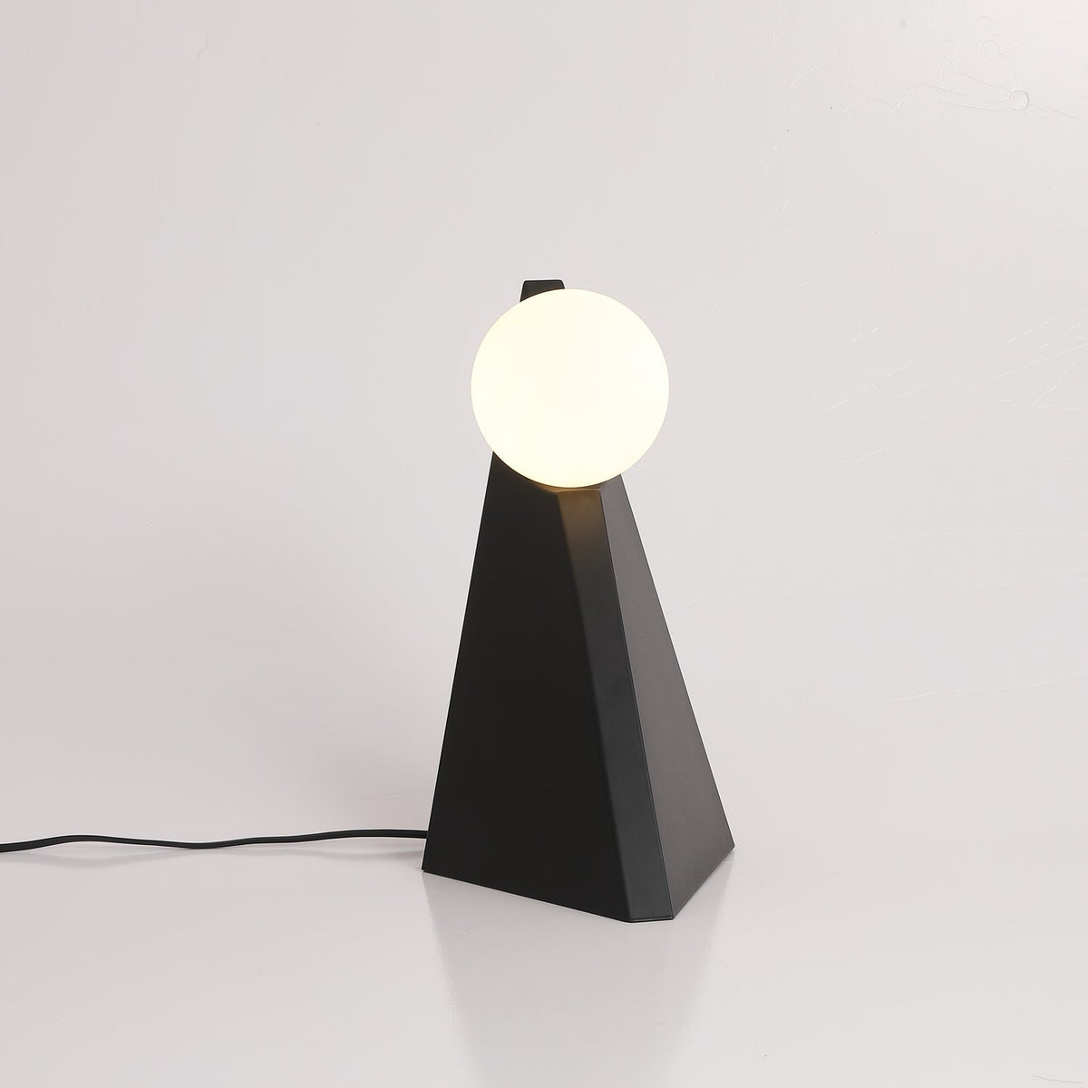 Nixie lámpara de mesa con vidrio geométrico