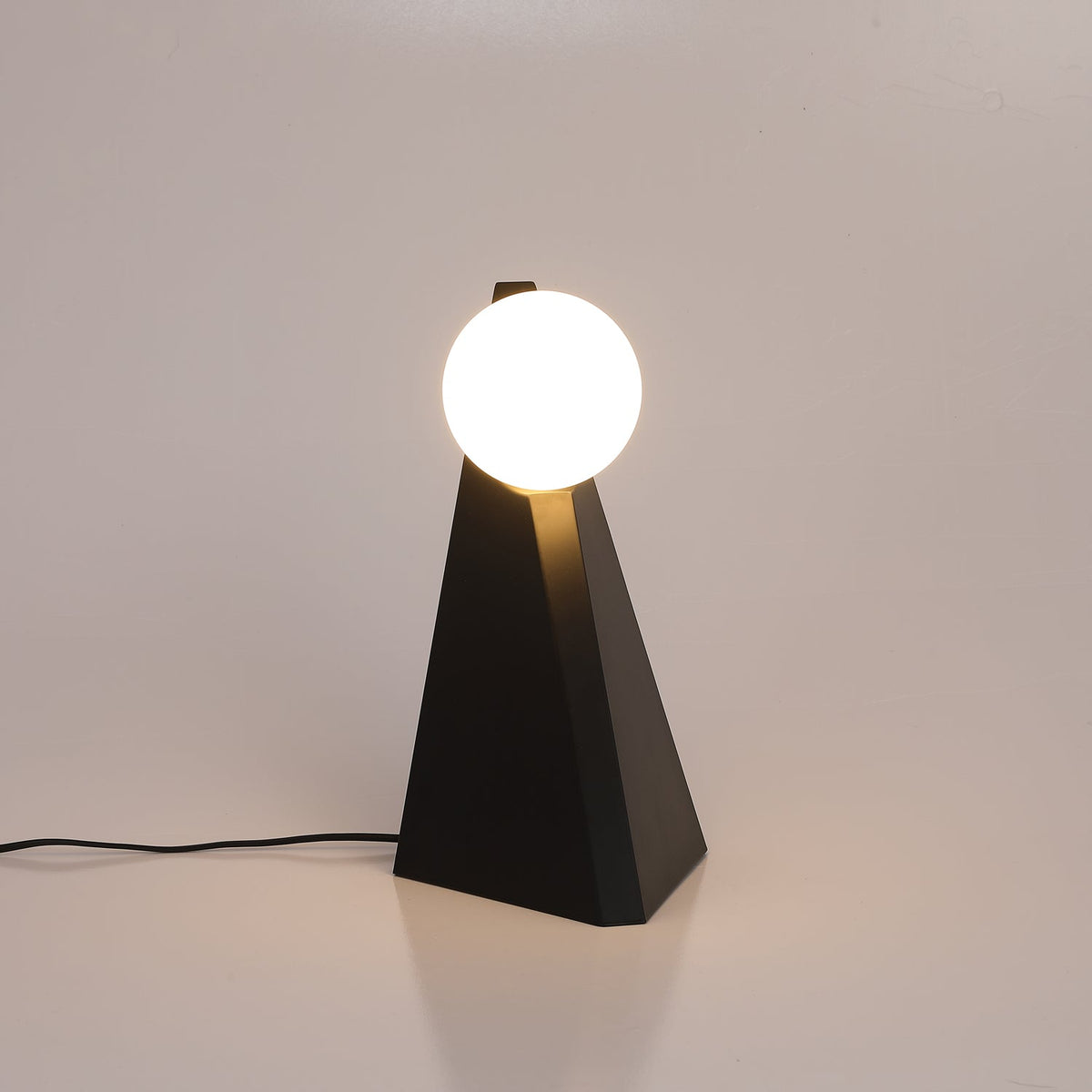 Nixie lámpara de mesa con vidrio geométrico