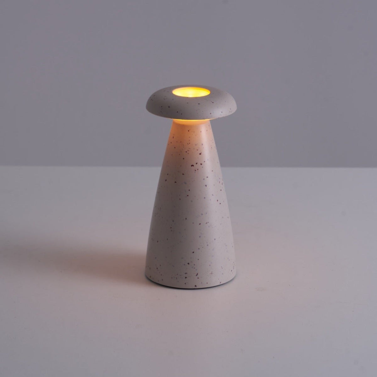 Mushroove lámpara de mesa de cerámica minimalista
