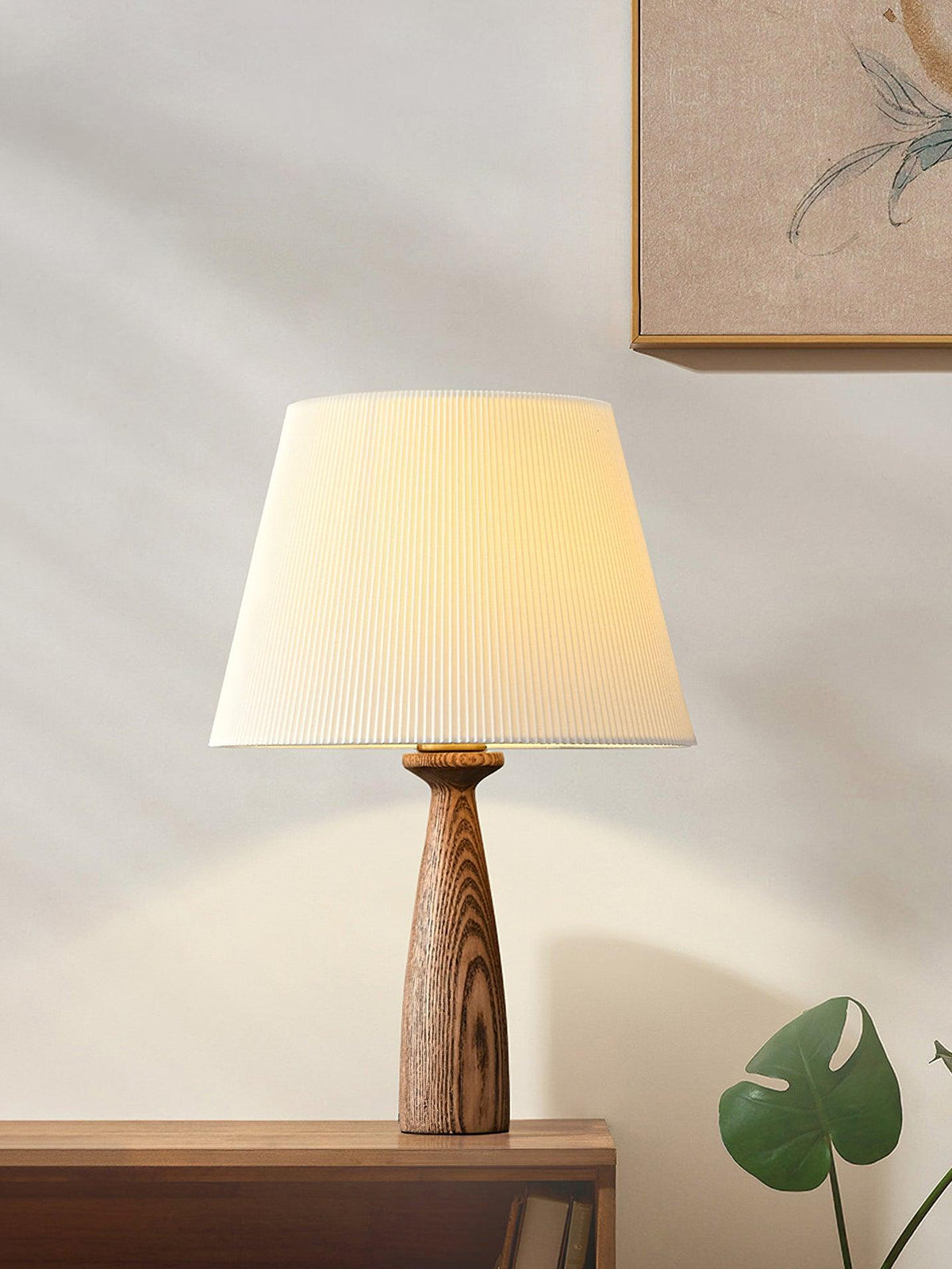 Soma lámpara de mesa Nora de madera de nogal