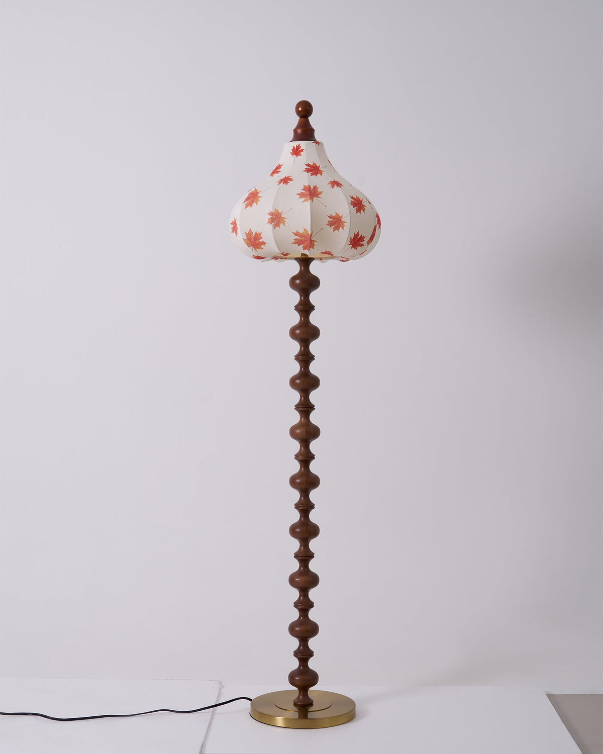 Qrathen lámpara de pie de madera y tejido