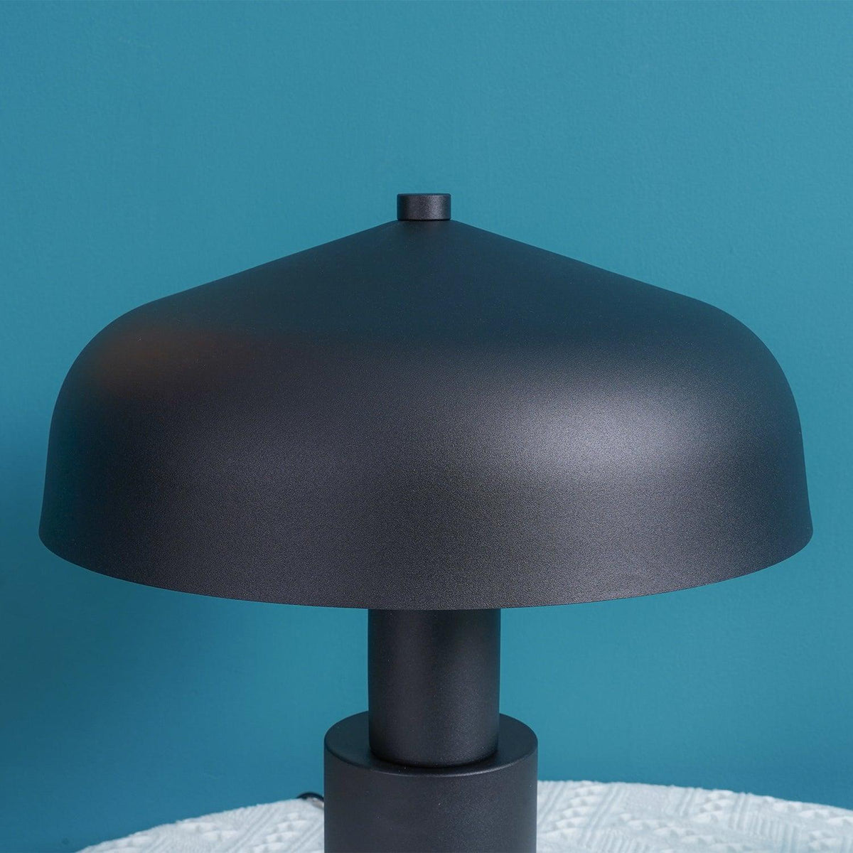 Kite lámpara de mesa en latón orgánico para escritorio