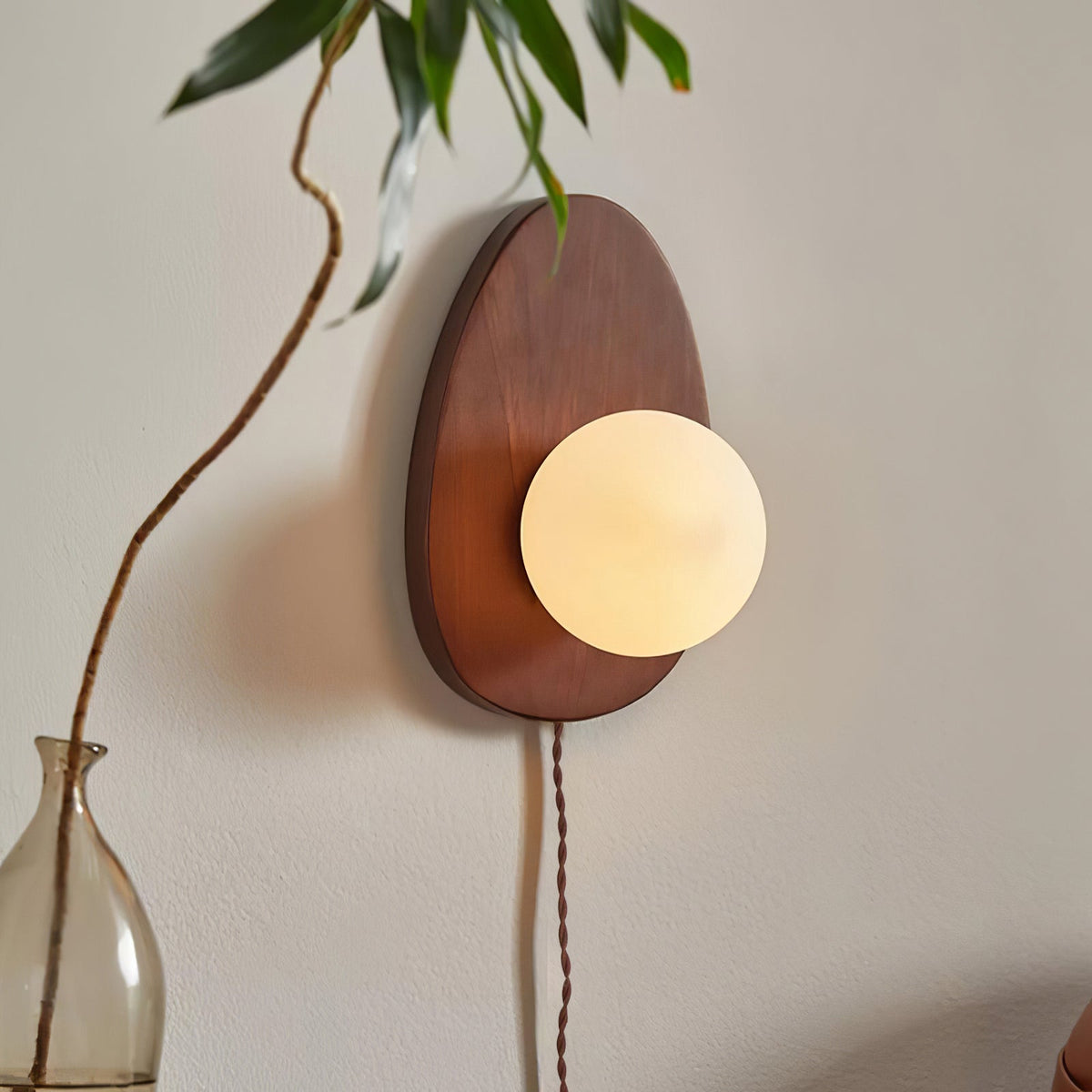 Nylaeiel aplique de pared de estilo nórdico con casquillo de enchufe en madera de nogal y vidrio enchufable