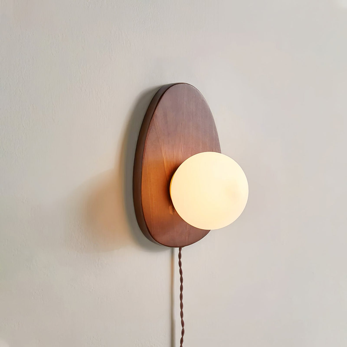 Nylaeiel aplique de pared de estilo nórdico con casquillo de enchufe en madera de nogal y vidrio enchufable