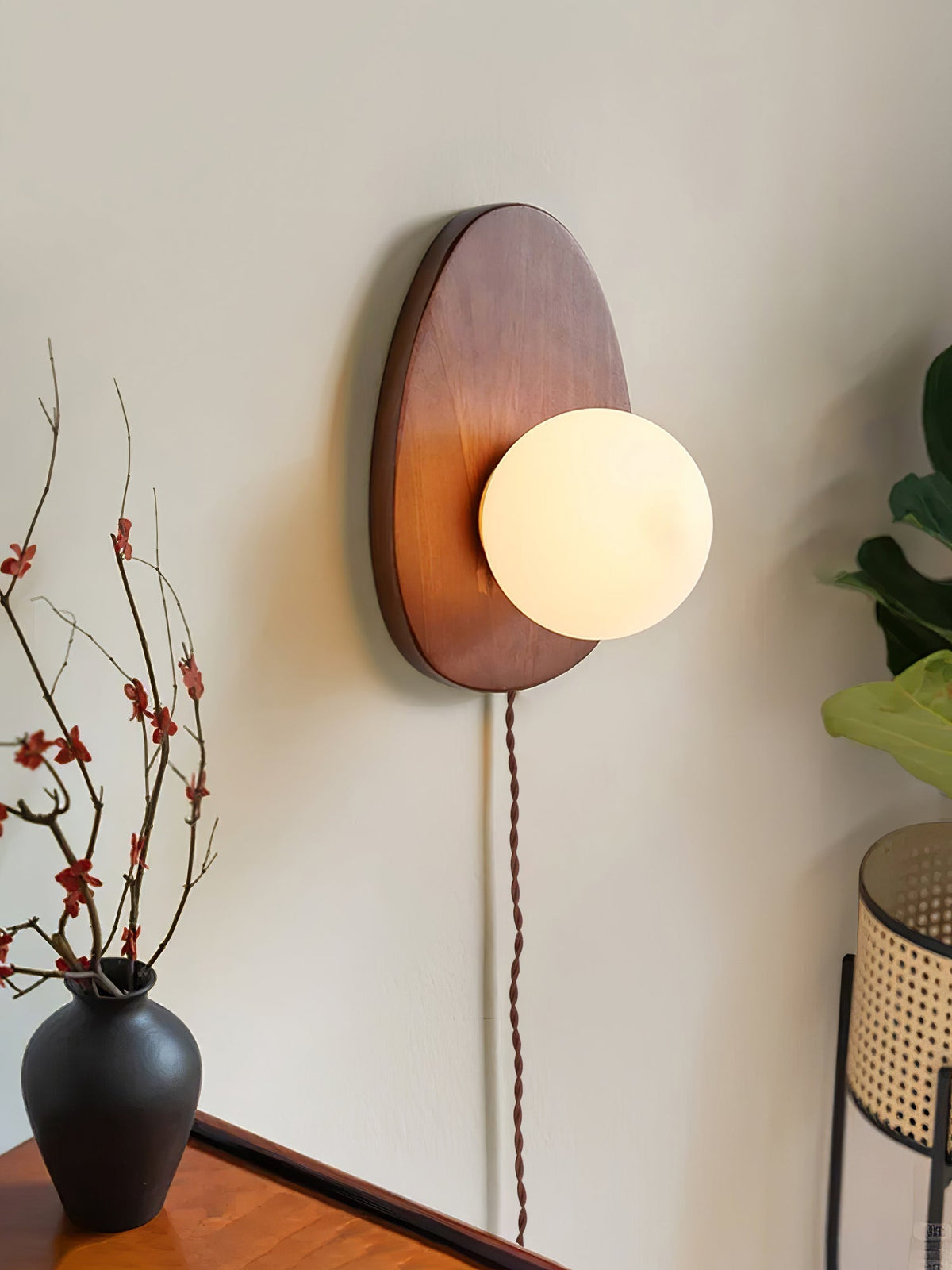 Nylaeiel aplique de pared de estilo nórdico con casquillo de enchufe en madera de nogal y vidrio enchufable