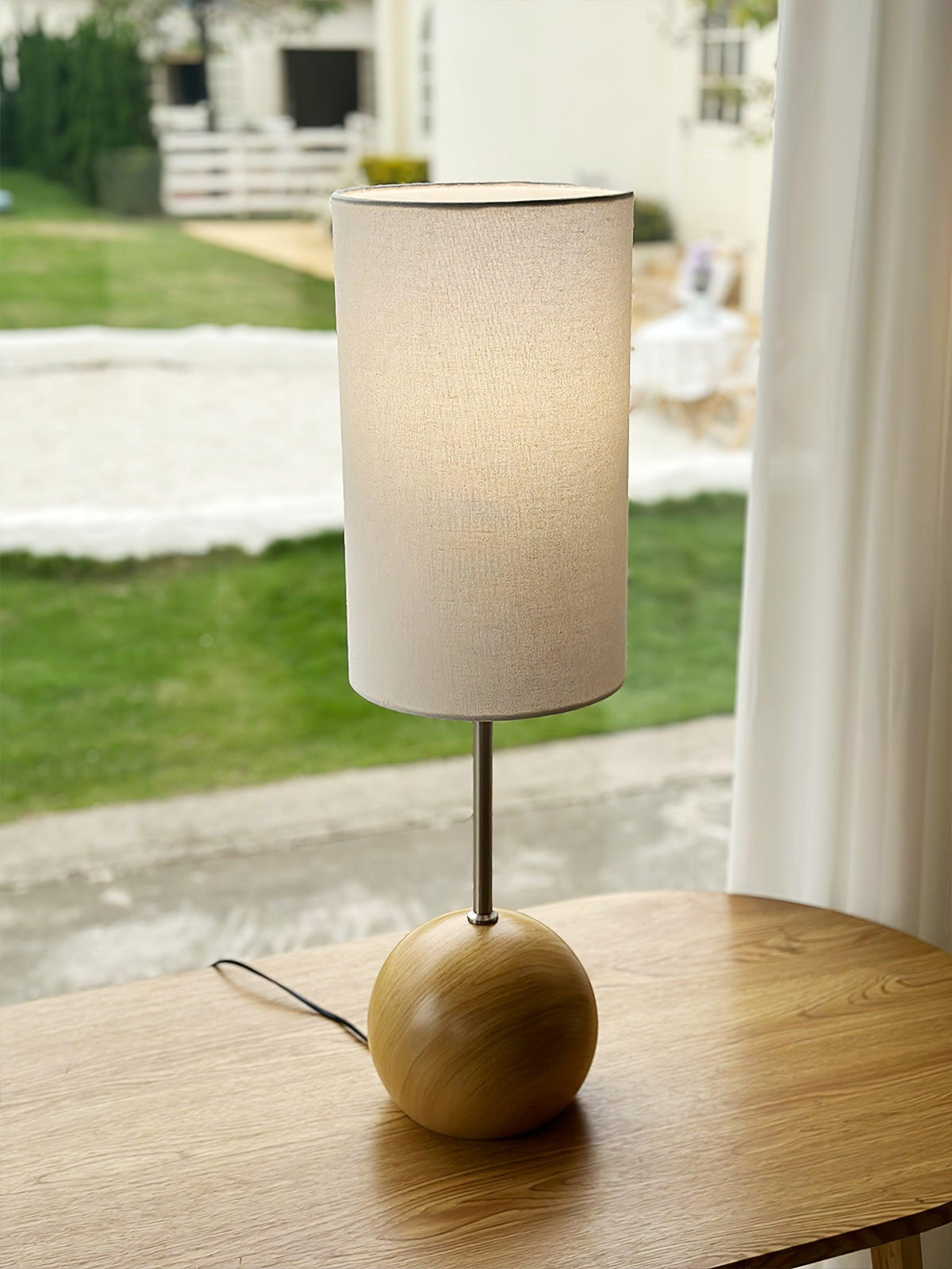 Sylivira lámpara de mesa de madera con esfera