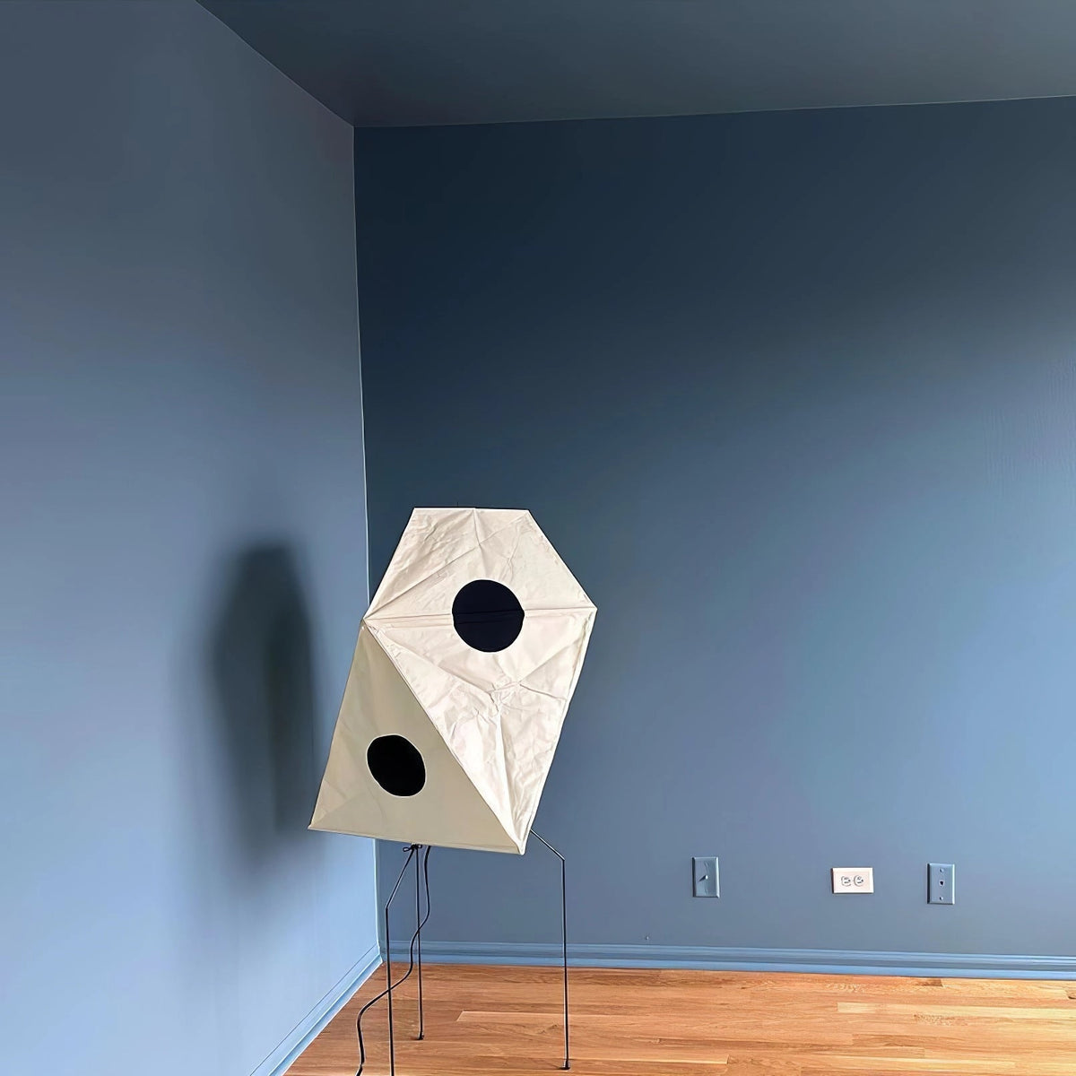 Sath lámpara de pie con tejido artístico