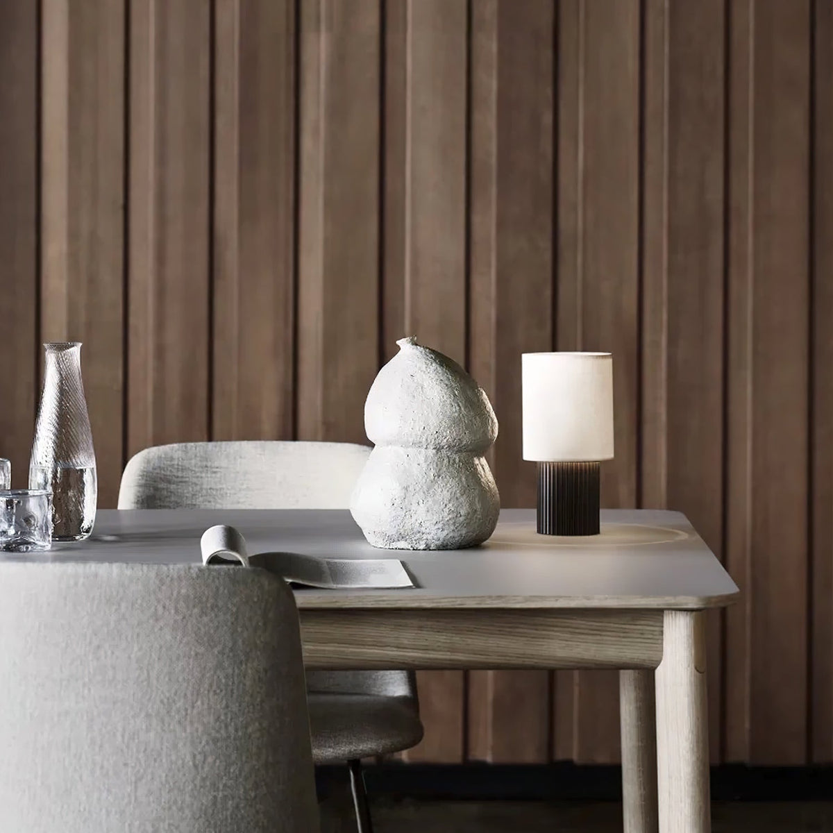 Ripples lámpara de mesa de madera y tejido