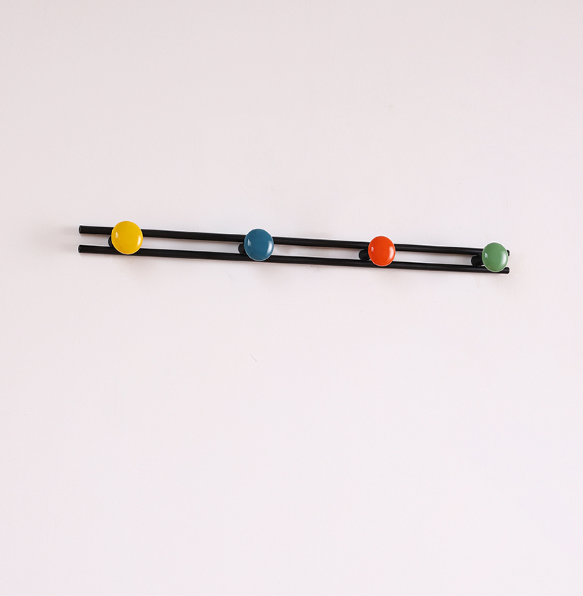 Pallini Perchero de pared con pomos de cerámica