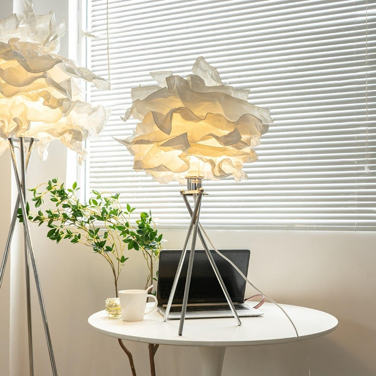 Lámpara de mesa moderna de papel Peony