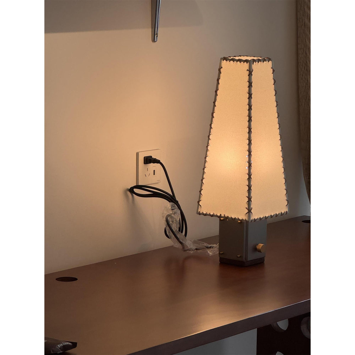 Stitcher lámpara de mesa