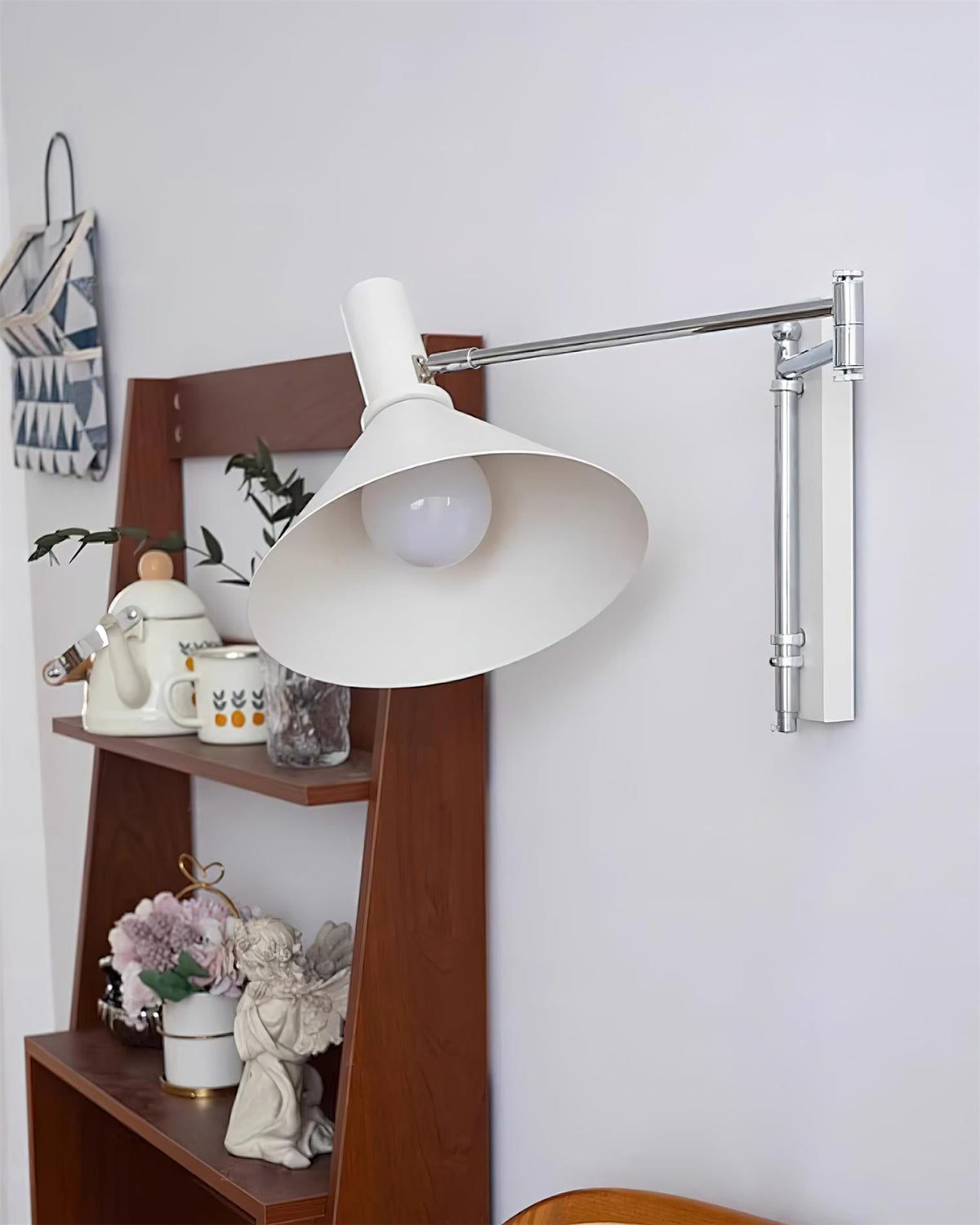 Lámpara de Pared Moderna con Brazo Metálico Ajustable y Pantalla Roja, Lámpara de Lectura