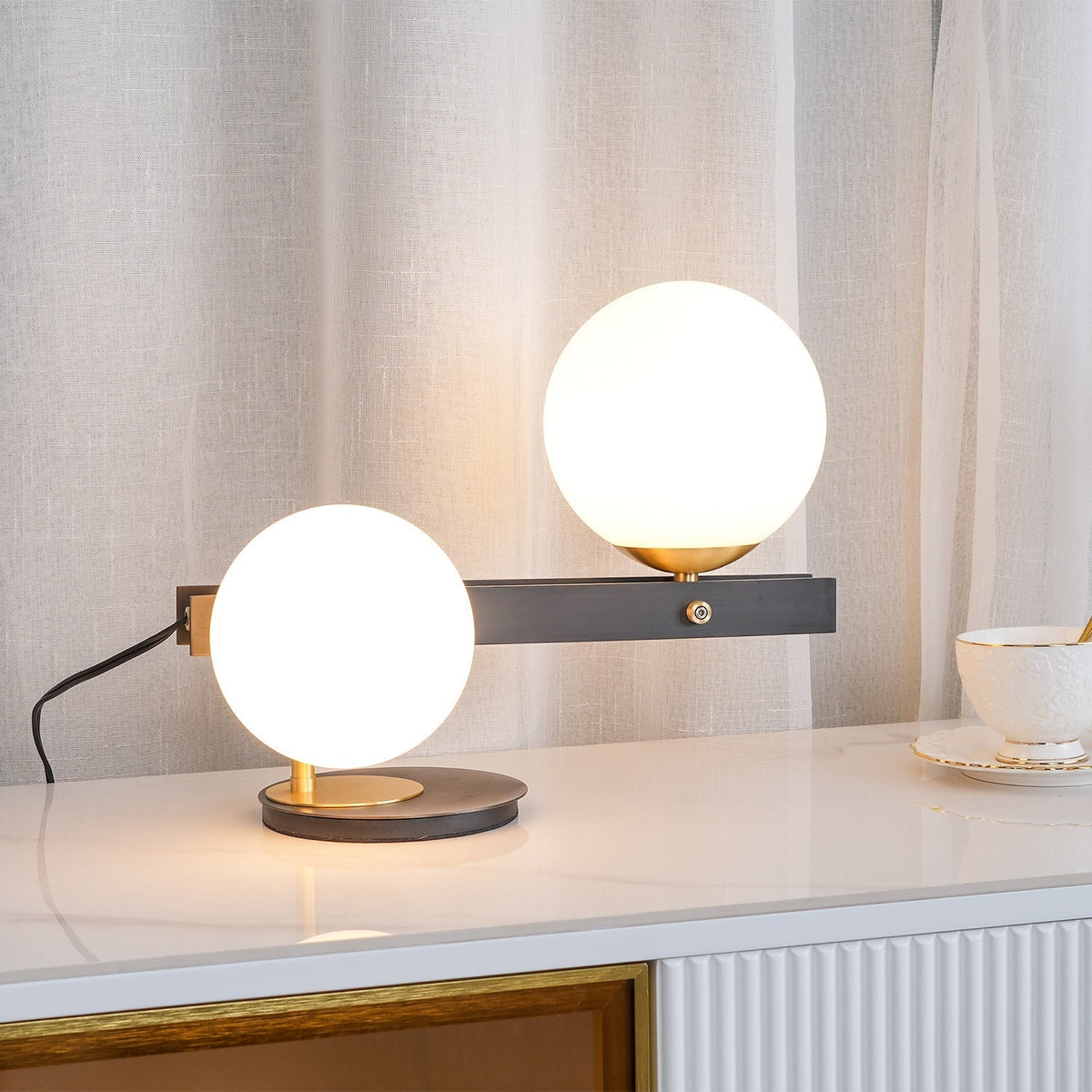 Veloella lámpara de mesa contemporánea de vidrio