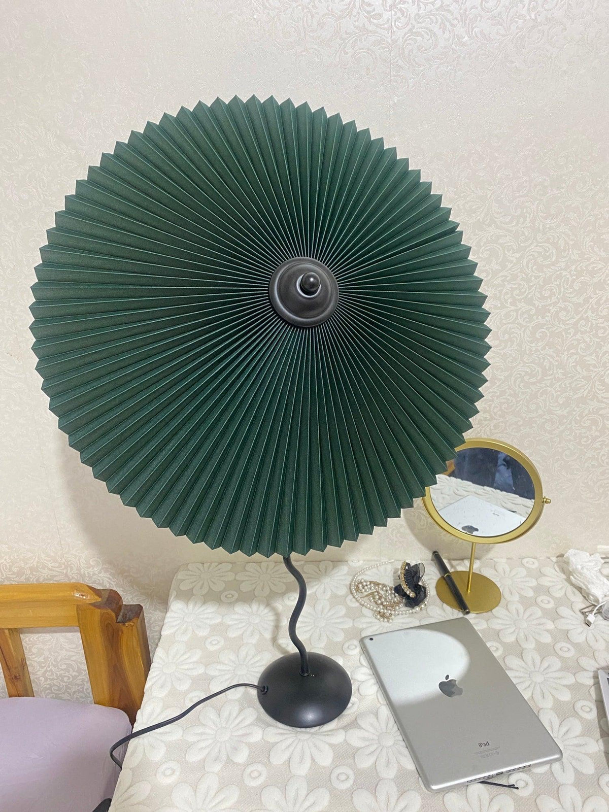 Krenis lámpara de mesa artística de tejido
