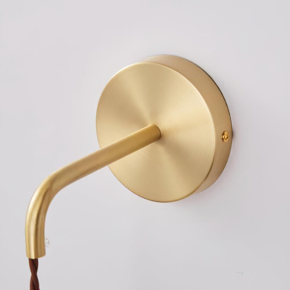 Mordan aplique de pared de madera de nogal con pantalla plisada elegancia Premium