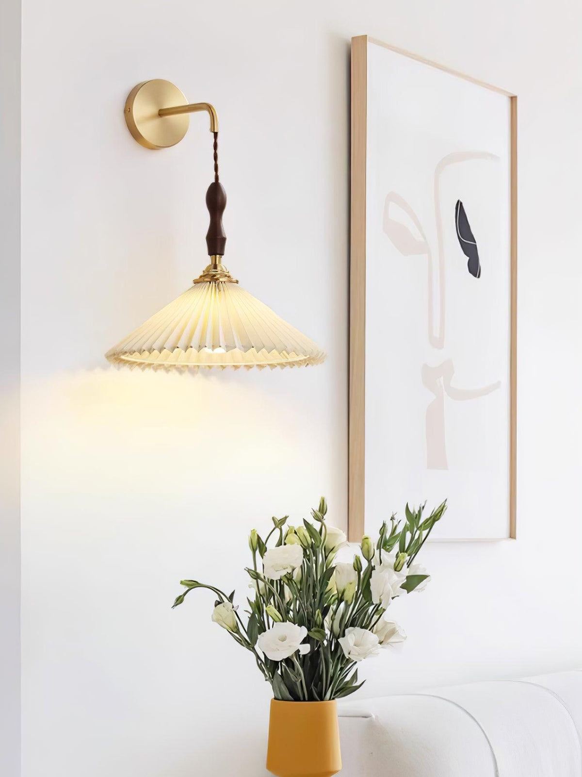 Mordan aplique de pared de madera de nogal con pantalla plisada elegancia Premium