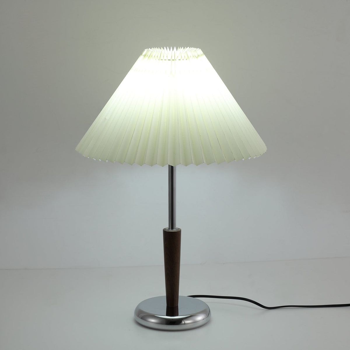 Aiden lámpara de mesa moderna de madera
