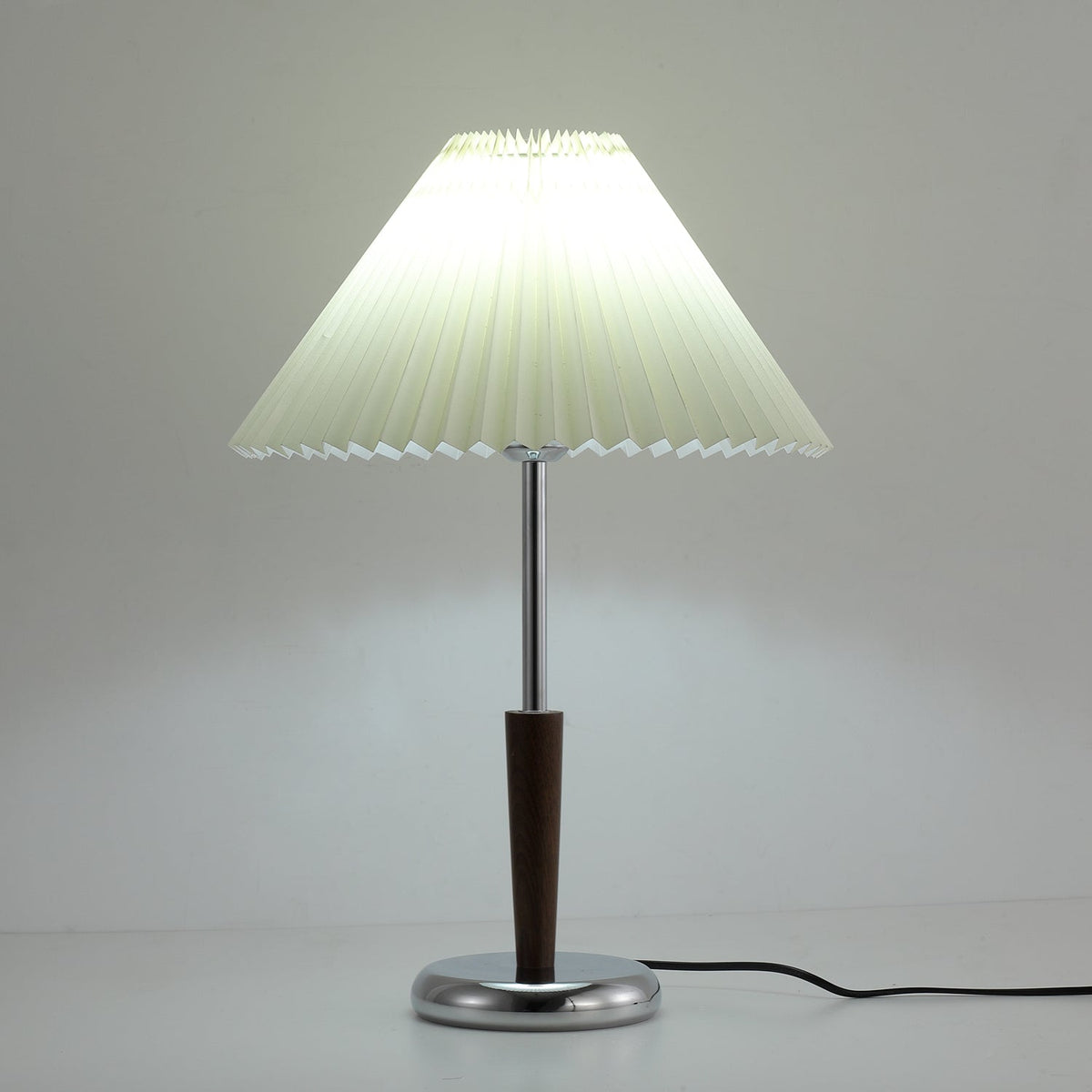 Aiden lámpara de mesa moderna de madera