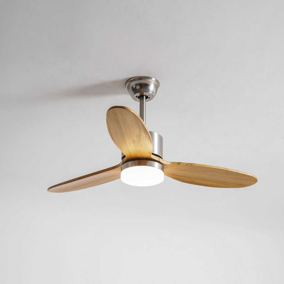 HushGlow ventilador de techo con luz
