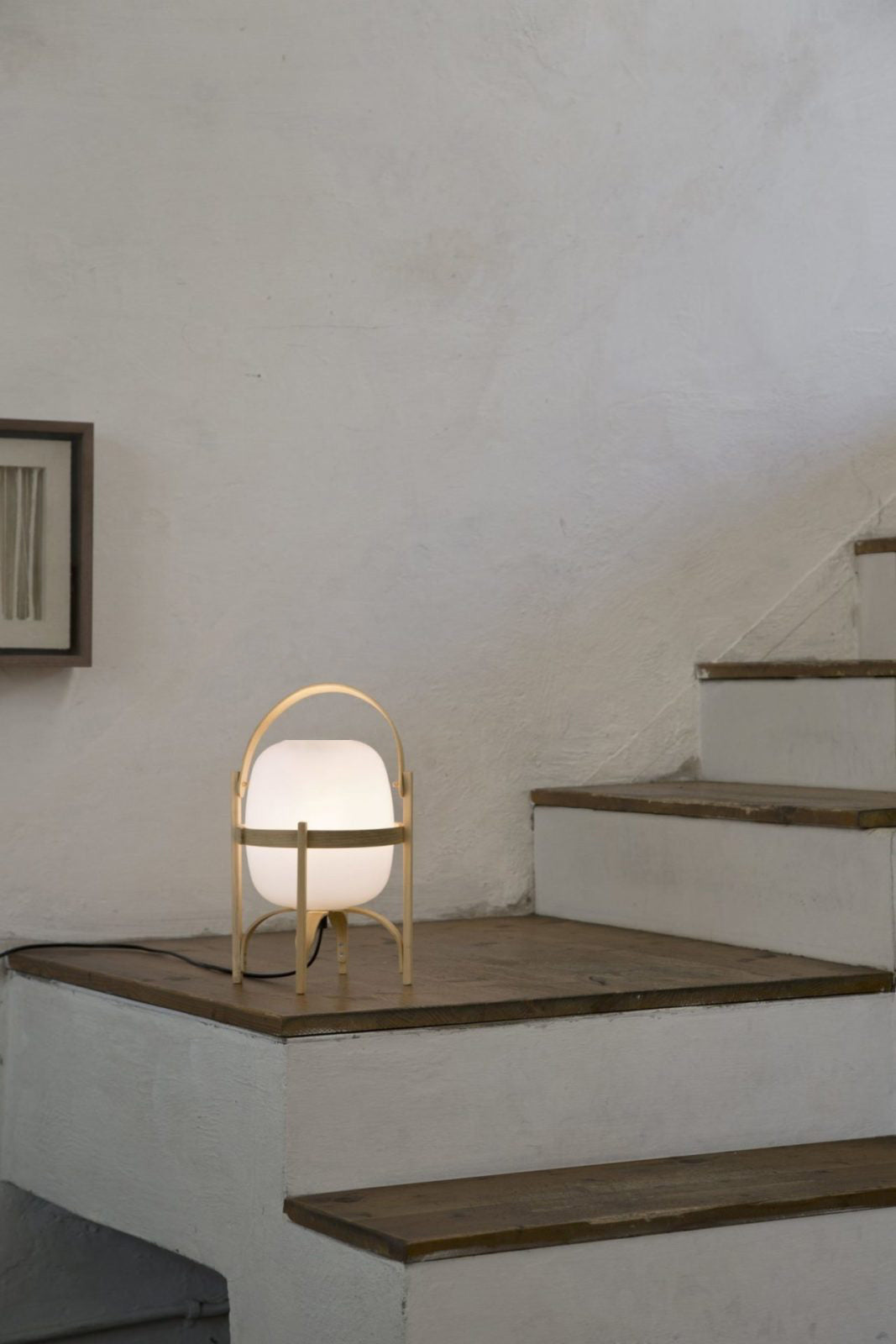 Lethra lámpara de mesa de madera y vidrio