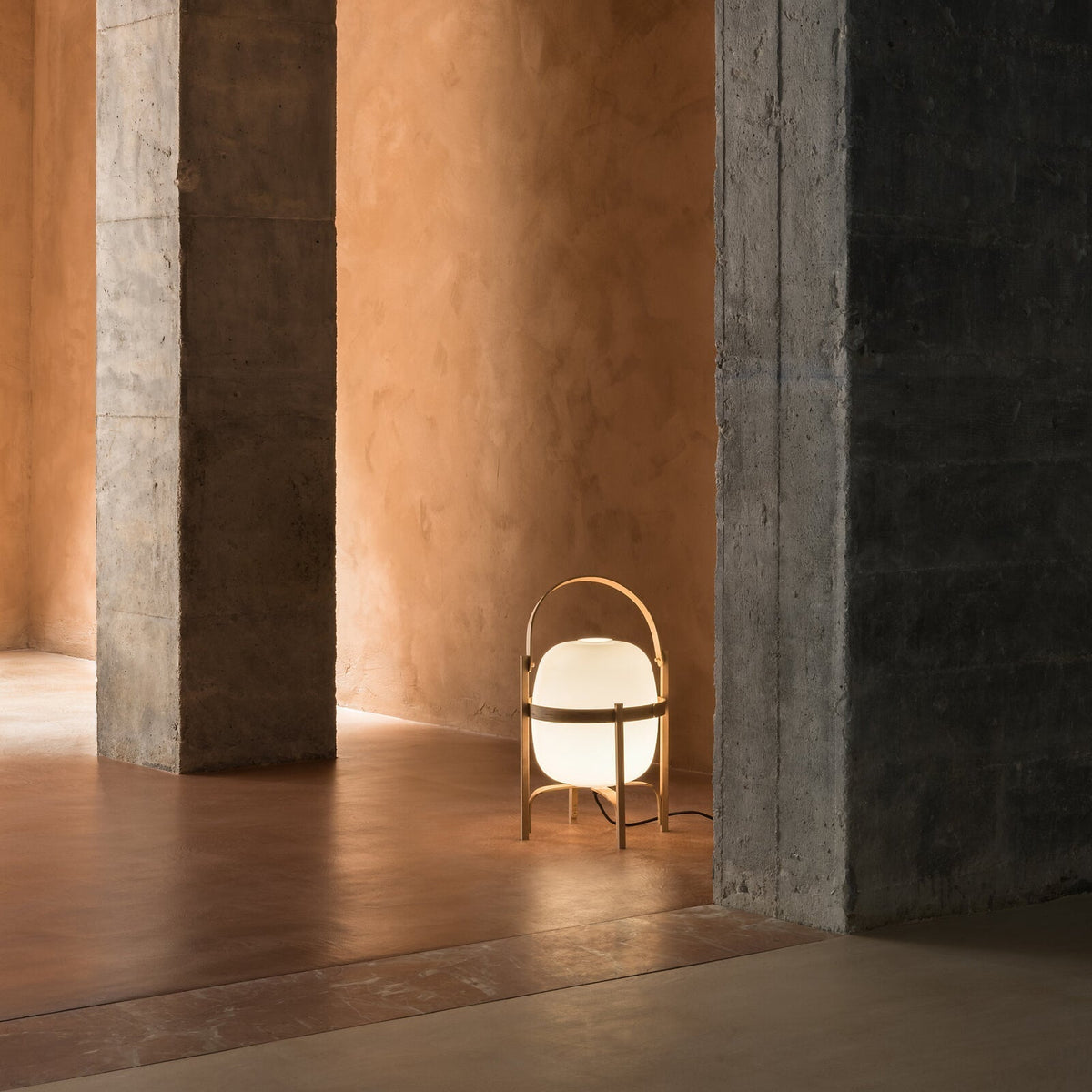 Lethra lámpara de mesa de madera y vidrio