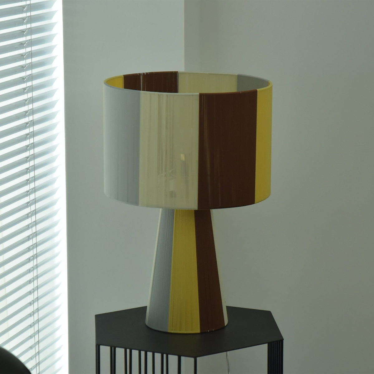 Ezra lámpara de mesa moderna de tejido