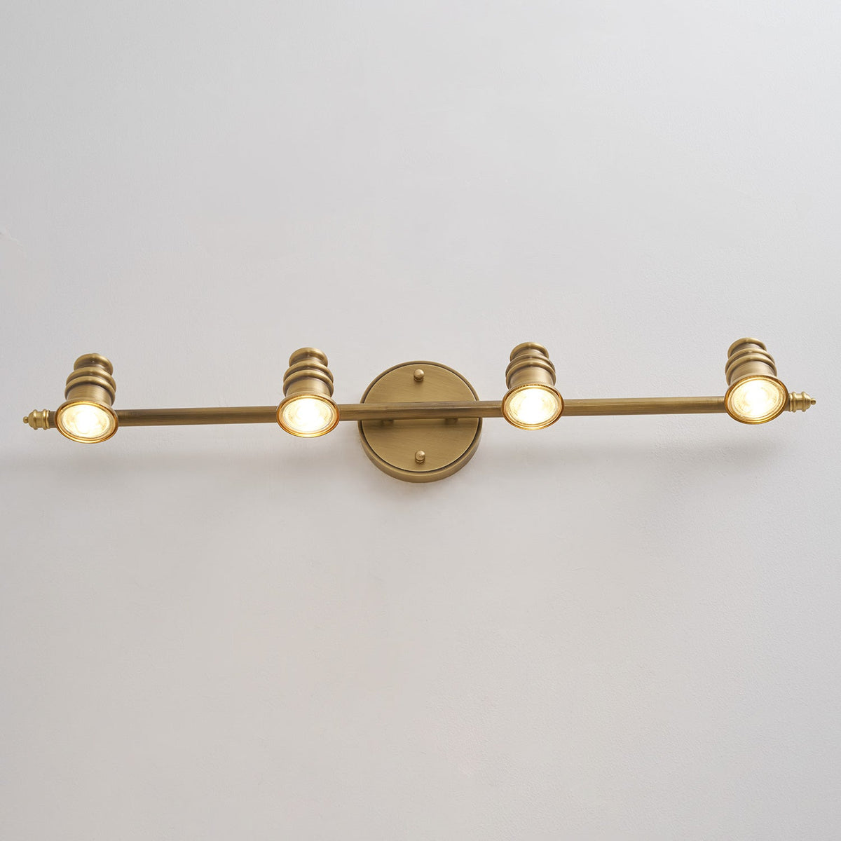 Corten aplique de pared en latón
