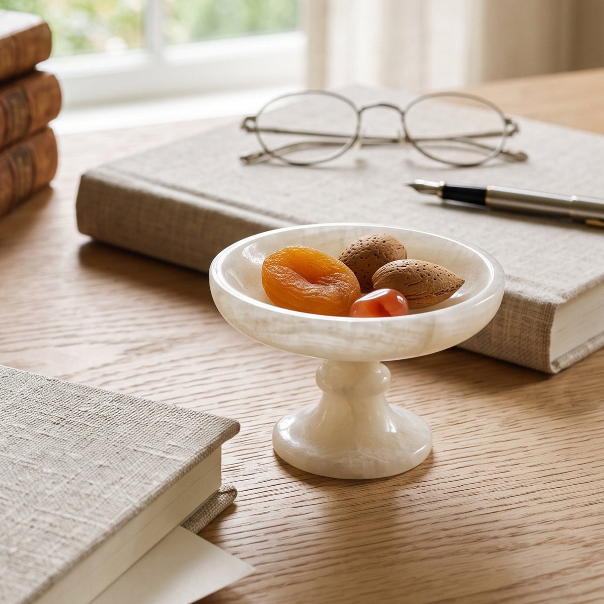 Henswick Cuenco de ónix blanco con pedestal