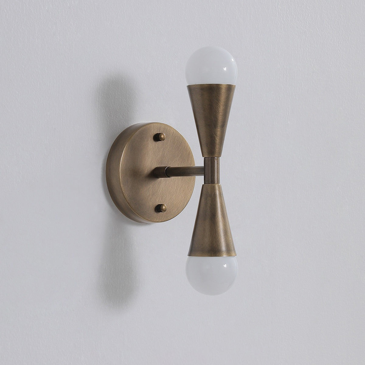 Karma aplique de pared doble en latón
