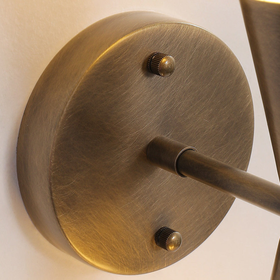 Karma aplique de pared doble en latón