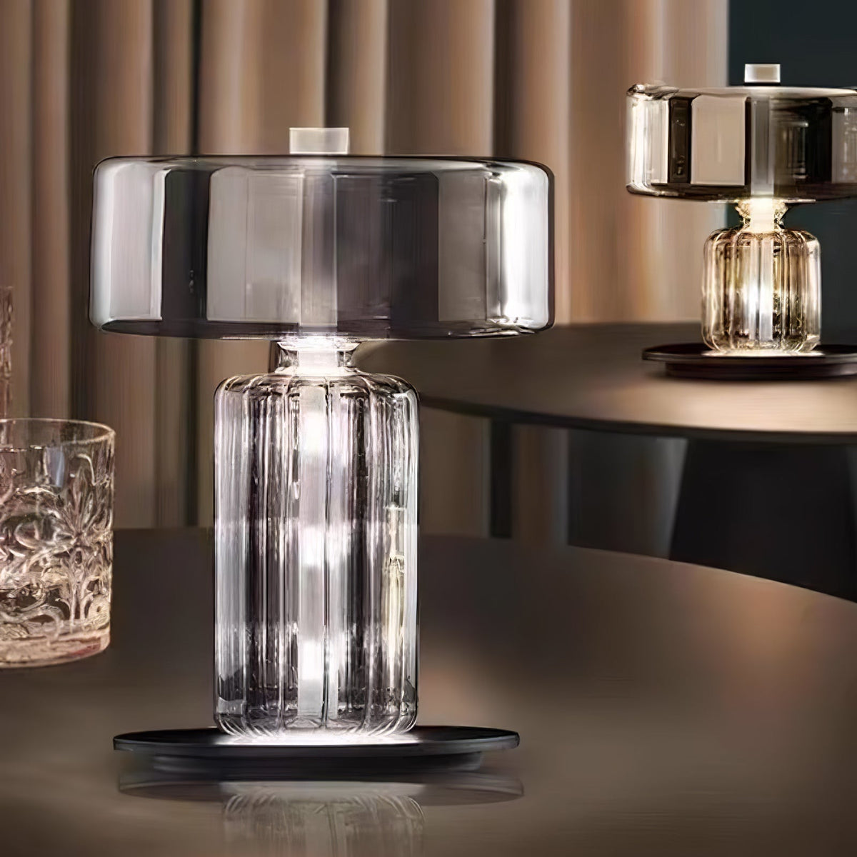 Svora lámpara de mesa moderna de vidrio