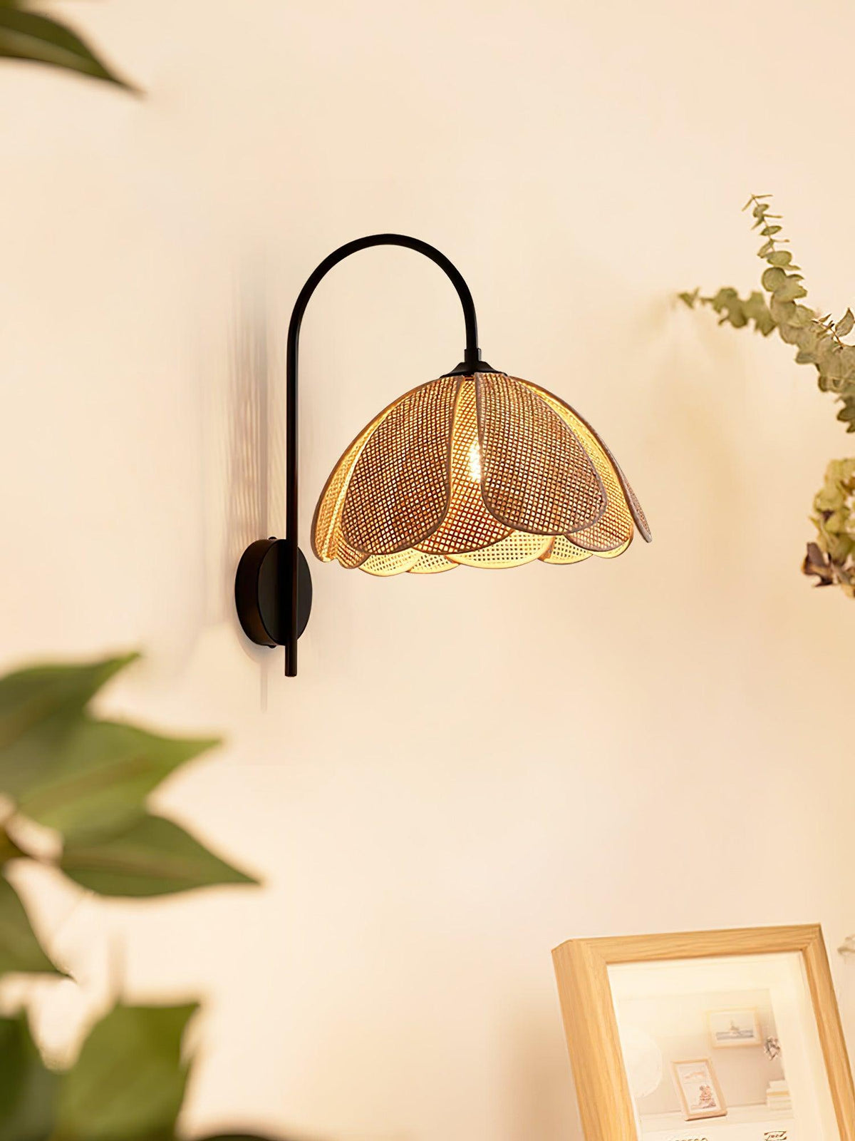 Zevelia aplique de pared elegancia Natural pétalo ratán