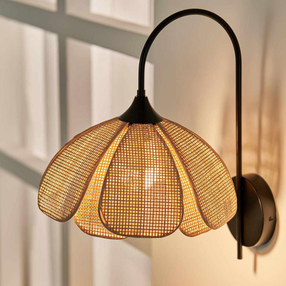 Zevelia aplique de pared elegancia Natural pétalo ratán