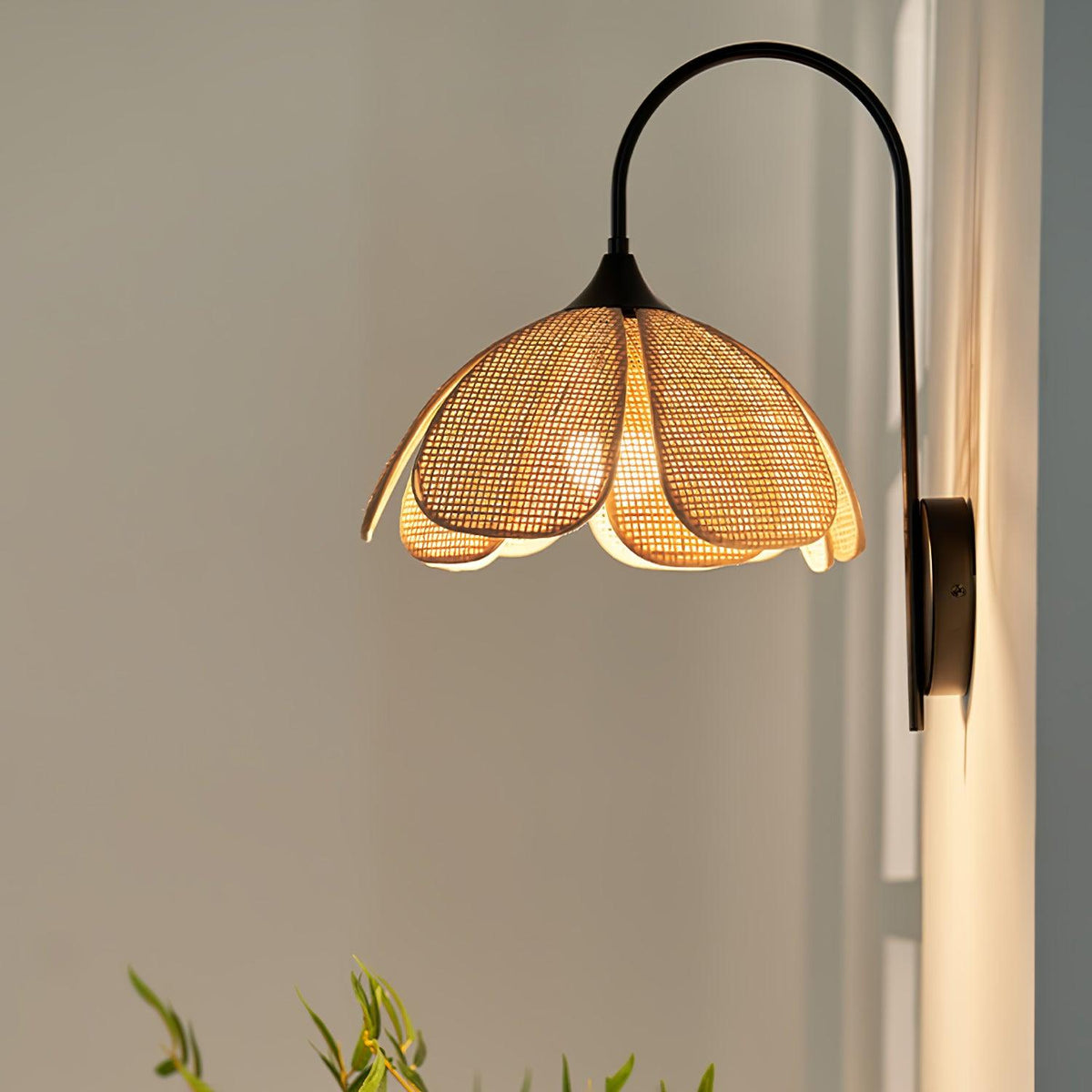 Zevelia aplique de pared elegancia Natural pétalo ratán