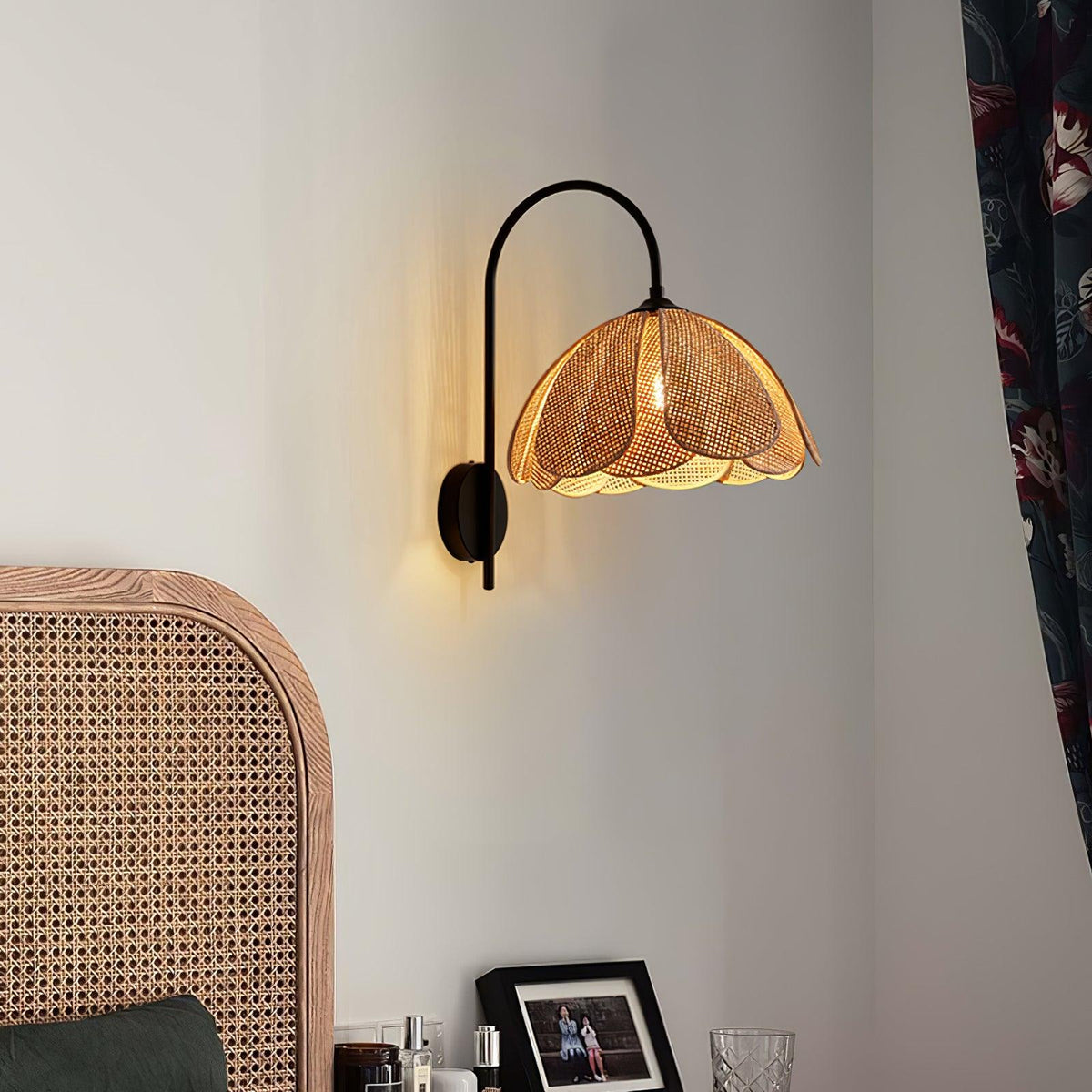 Zevelia aplique de pared elegancia Natural pétalo ratán