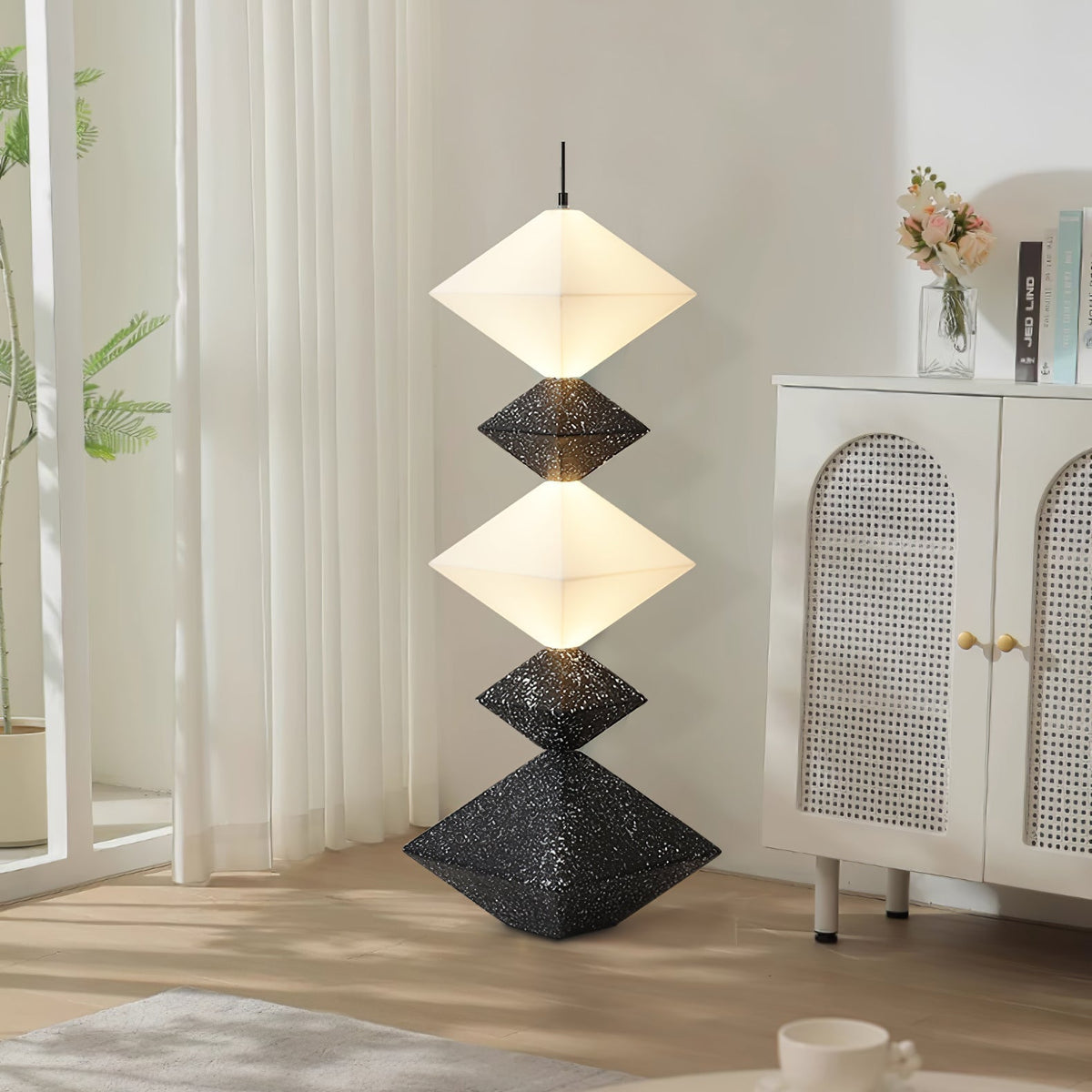 GeoGlow lámpara de pie con base cúbica romboidal