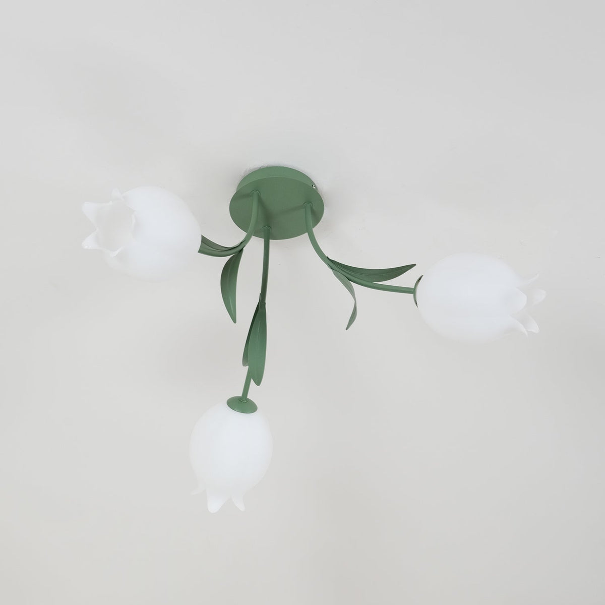 Ivory lámpara de techo flor de lirio con base verde
