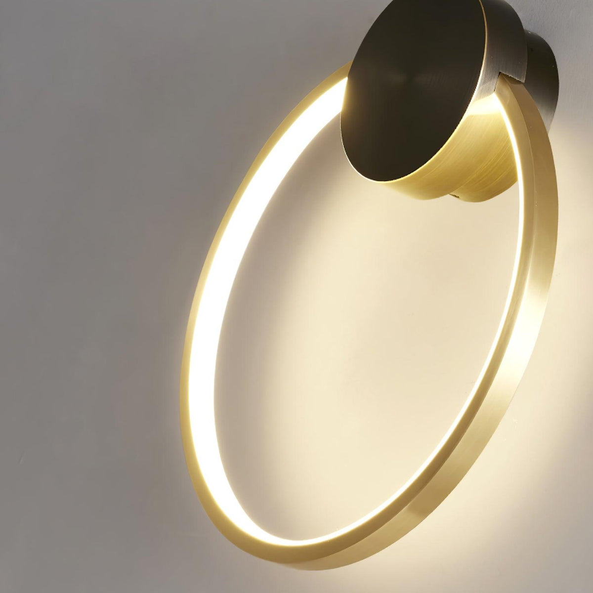 Oriaenne aplique de pared moderno minimalista anillado LED de latón metal