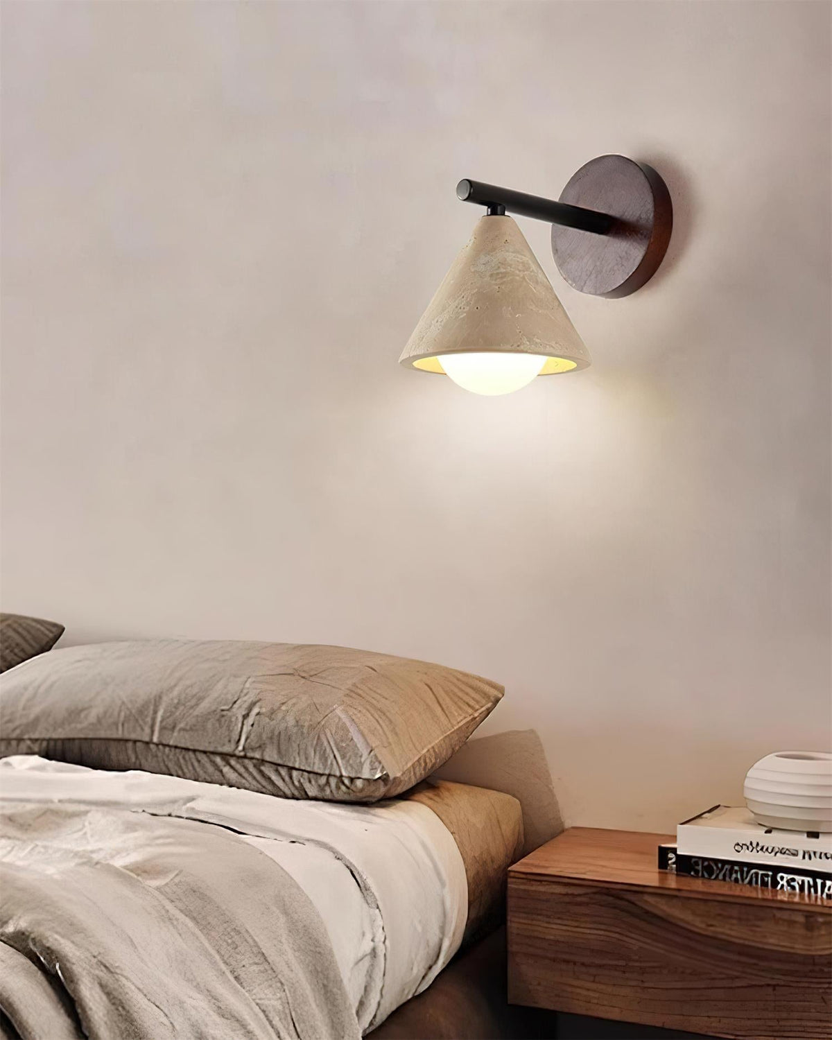 Varen aplique de pared cónico triangular travertino