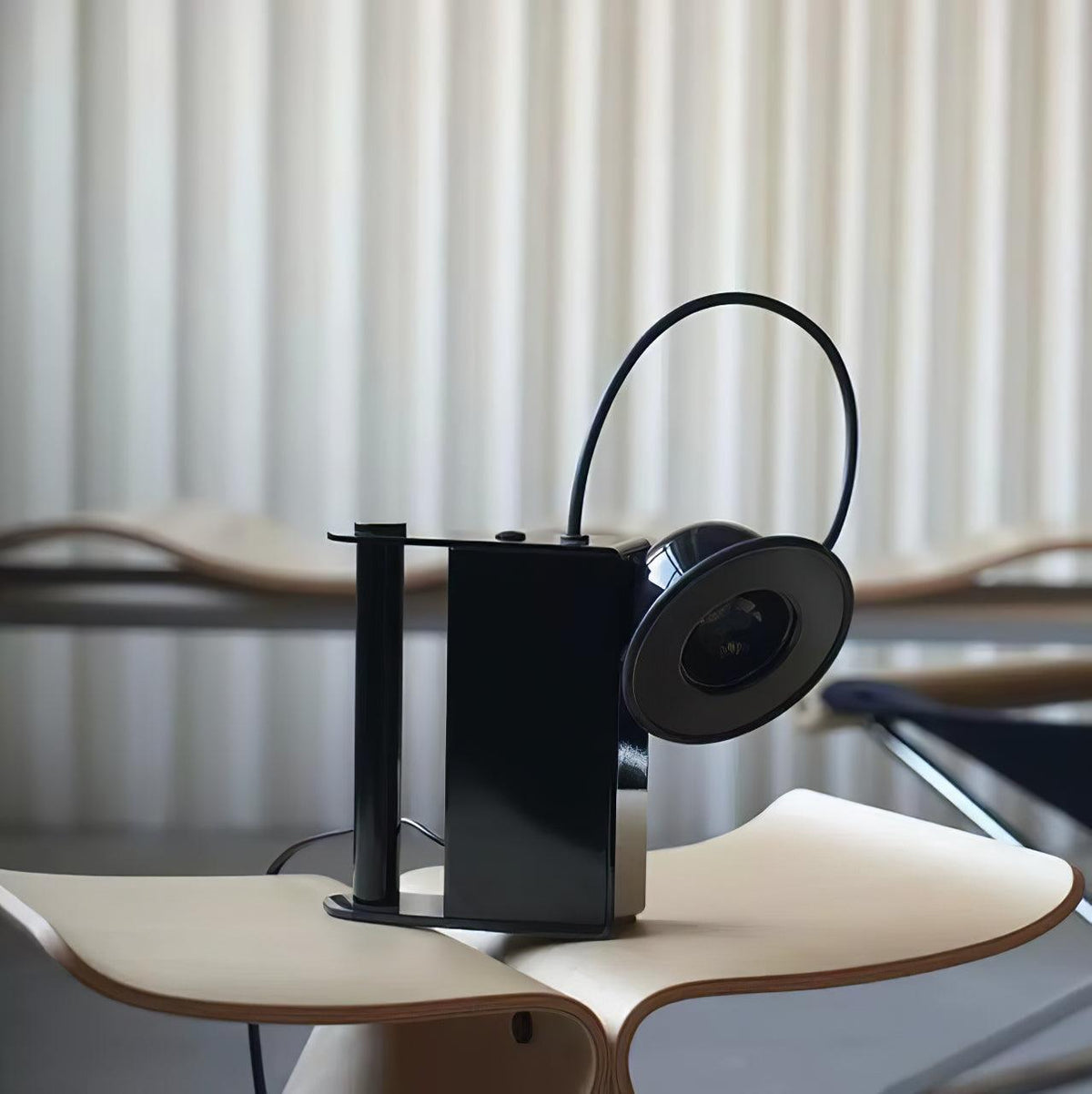 Clavon lámpara de mesa futurista