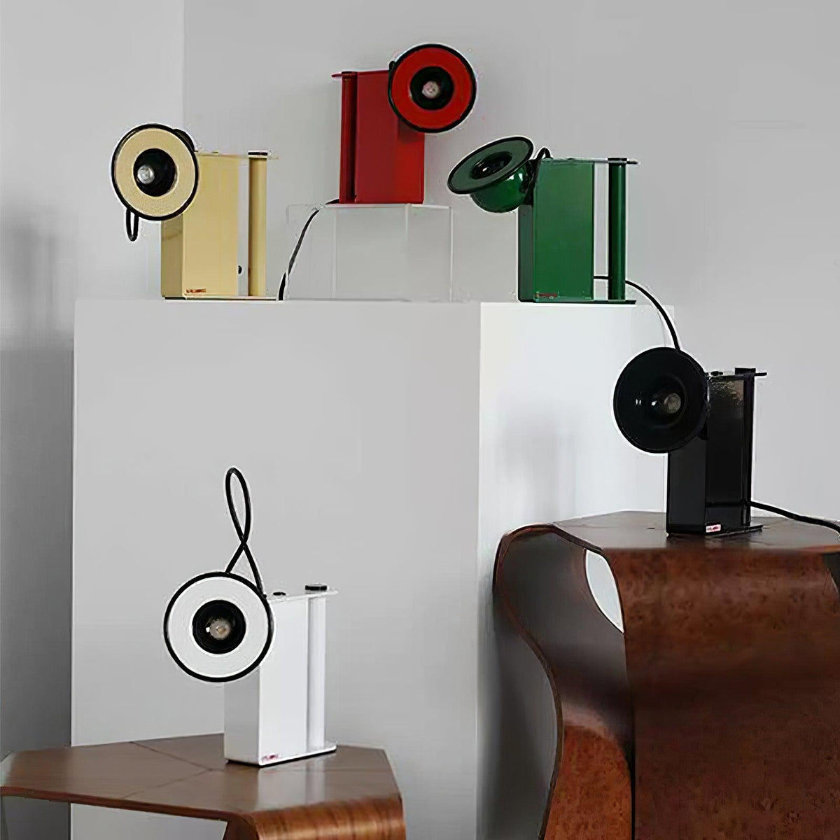 Clavon lámpara de mesa futurista