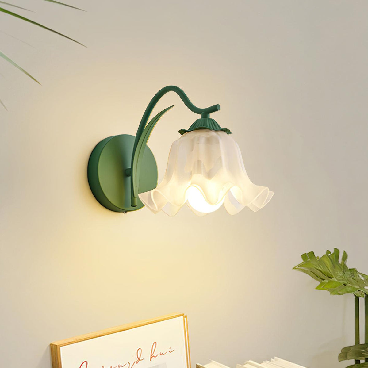 Lily aplique de pared Whimsy Botanical tallo verde color