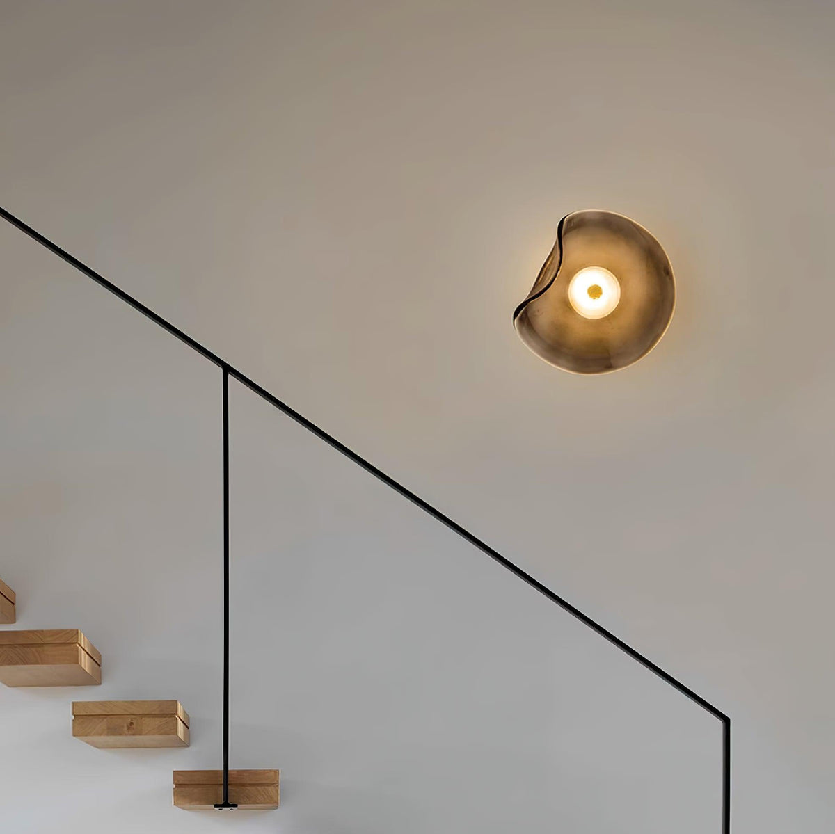 Kira aplique de pared con vidrio ámbar