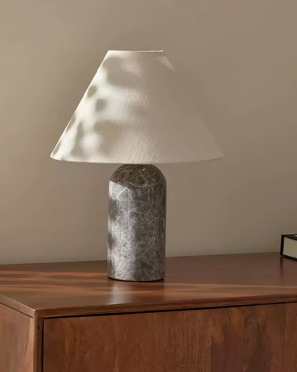 Veralyn lámpara de mesa en mármol